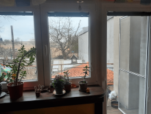Weißes Fenster im Profil REHAU Synego AD Classic